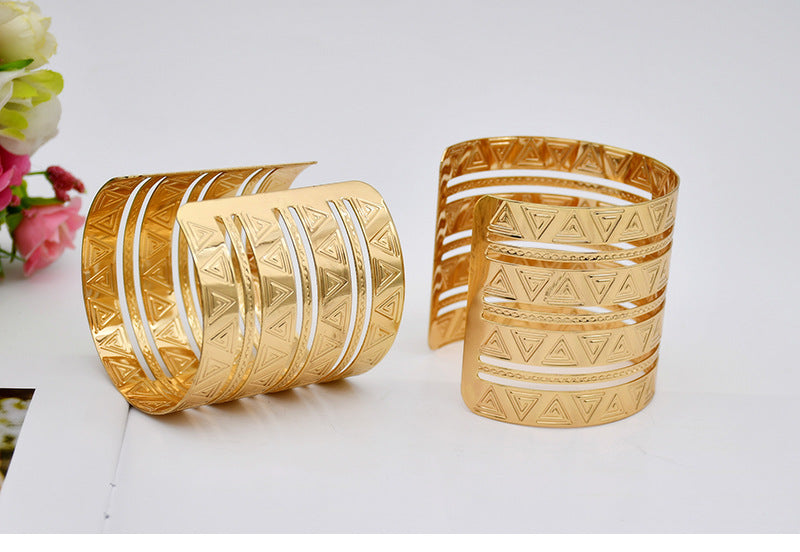 Wholesale Triangular Cutout Metal Open Bracelet